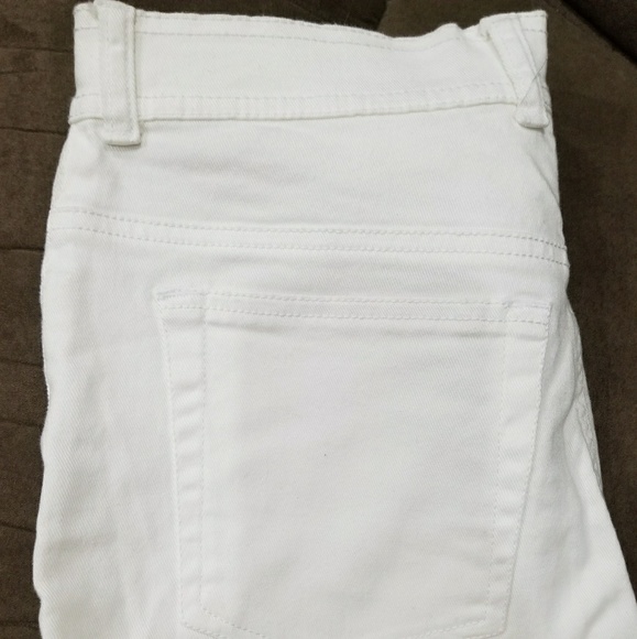 Gloria Vanderbilt - Picture 2 of 8